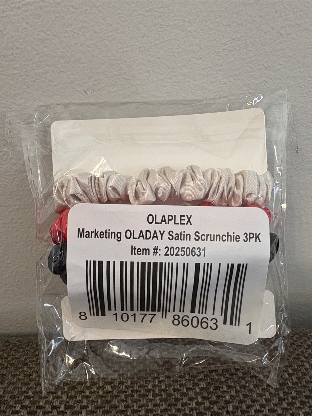 OLAPLEX Satin Hair Scrunchie Trio - Black, Red & Cream - NEW - Picture 3 of 3